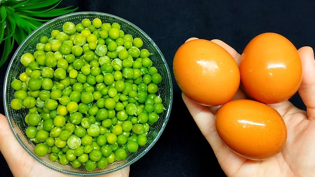 Рецепт яиц и зеленого горошка | Рецепт на одной сковороде