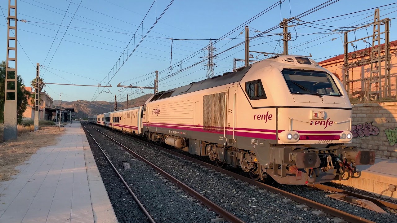 Tren Talgo (00165 ) con Locomotora 334 con Talgo 6 en la estación de Elda-Petrer. #EldaRail