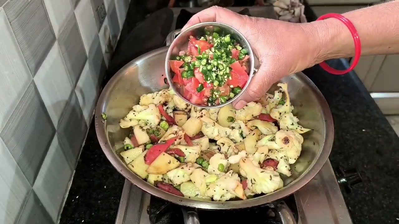 Как приготовить микс Алоо Гоби 🔥 🥦🥔 || Aloo Gobi Mix Sabji Dhaba Ресторанный стиль #sitakigadhwal...