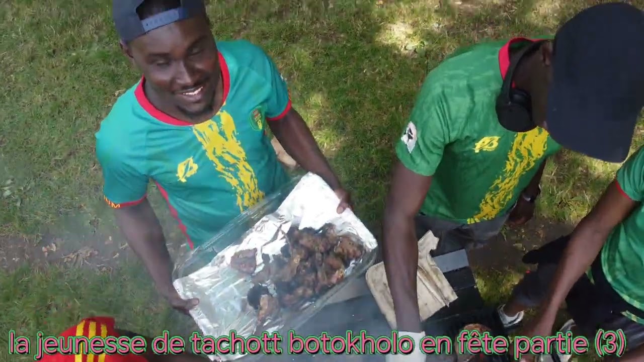la jeunesse de tachott botokholo en fête barbecue partie (3)