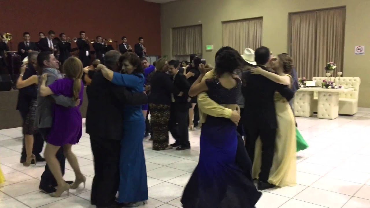 Así se baila la banda sinaloense