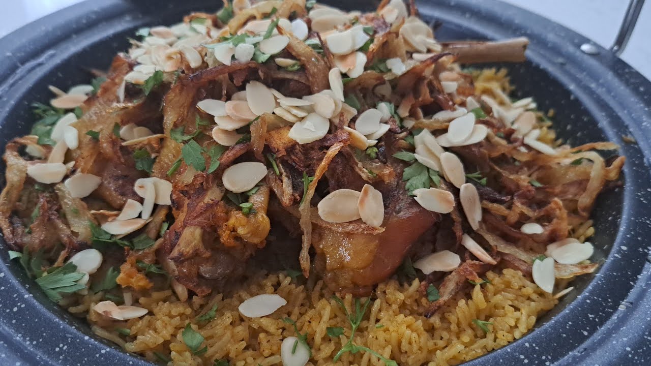 الكبسة السعودية بالدجاج البلدي . وجبة خفيفة سهلة في التحضير.