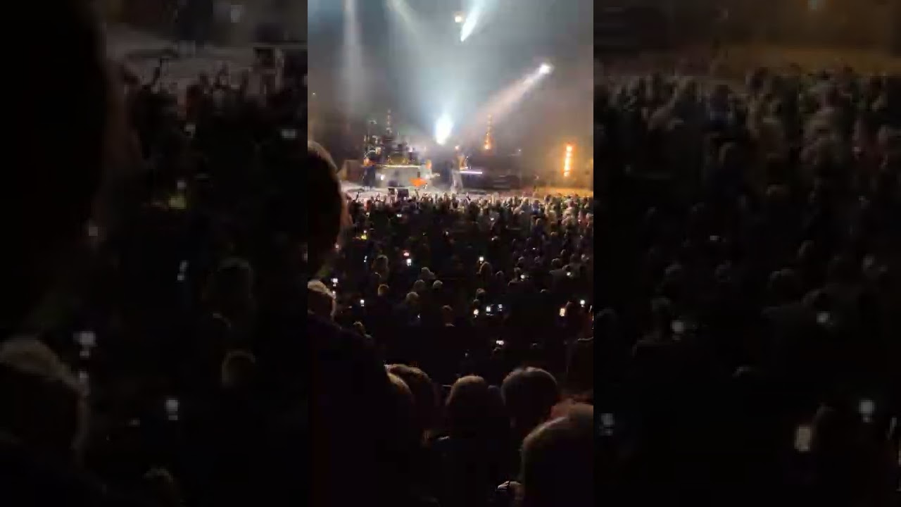 Jean Baptiste Guégan Brasse la Foule au ZÉNITH DE LILLE MARS 2022.        L'ENVIE JOHNNY HALLIDAY