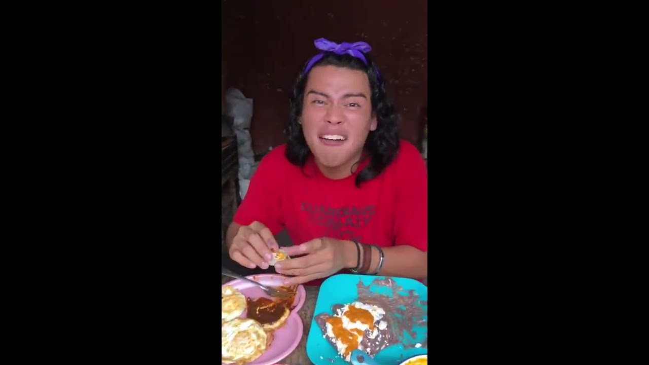 Chavolin comiendo en su mesita TABASQUEÑA - Memes Chavolin