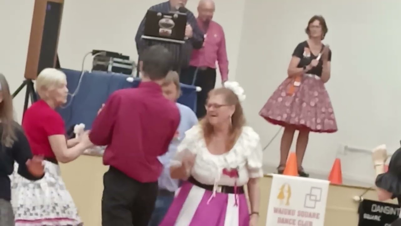 🎤Martin,Russell and Raewyn call the last tip at the Auckland Association October open dance 🎤