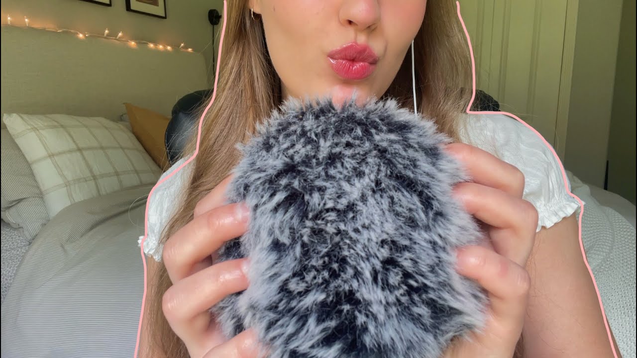 ASMR | Wet M0uth Sounds + Fluffy Mic Scratching, Kisses & Repeating Trigger Words | Gilberto CV