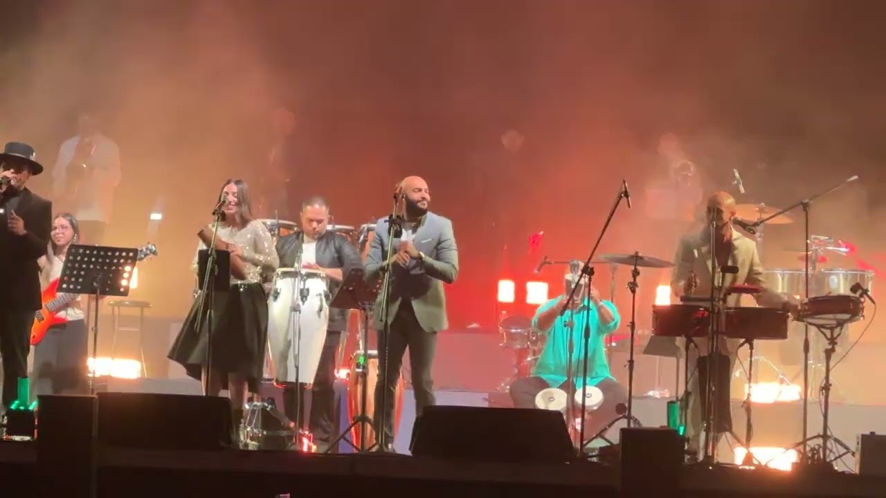 70 Aniversario Sonora Ponceña.  Coliseo Roberto Clemente. San Juan P.R. El Sonerito Gurarachero 😎👍🇵🇷