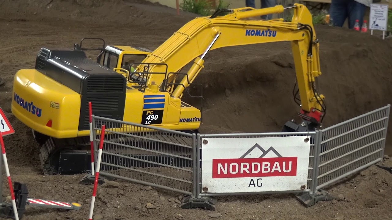 Komatsu PC 490 working at the tunnel construction site