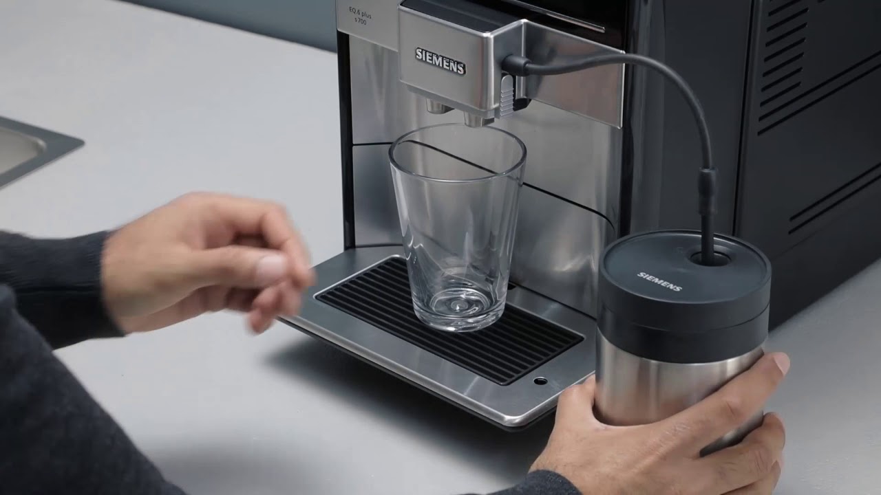 Siemens EQ.6 - jak czyścić układ spieniania mleka z programem automatycznym