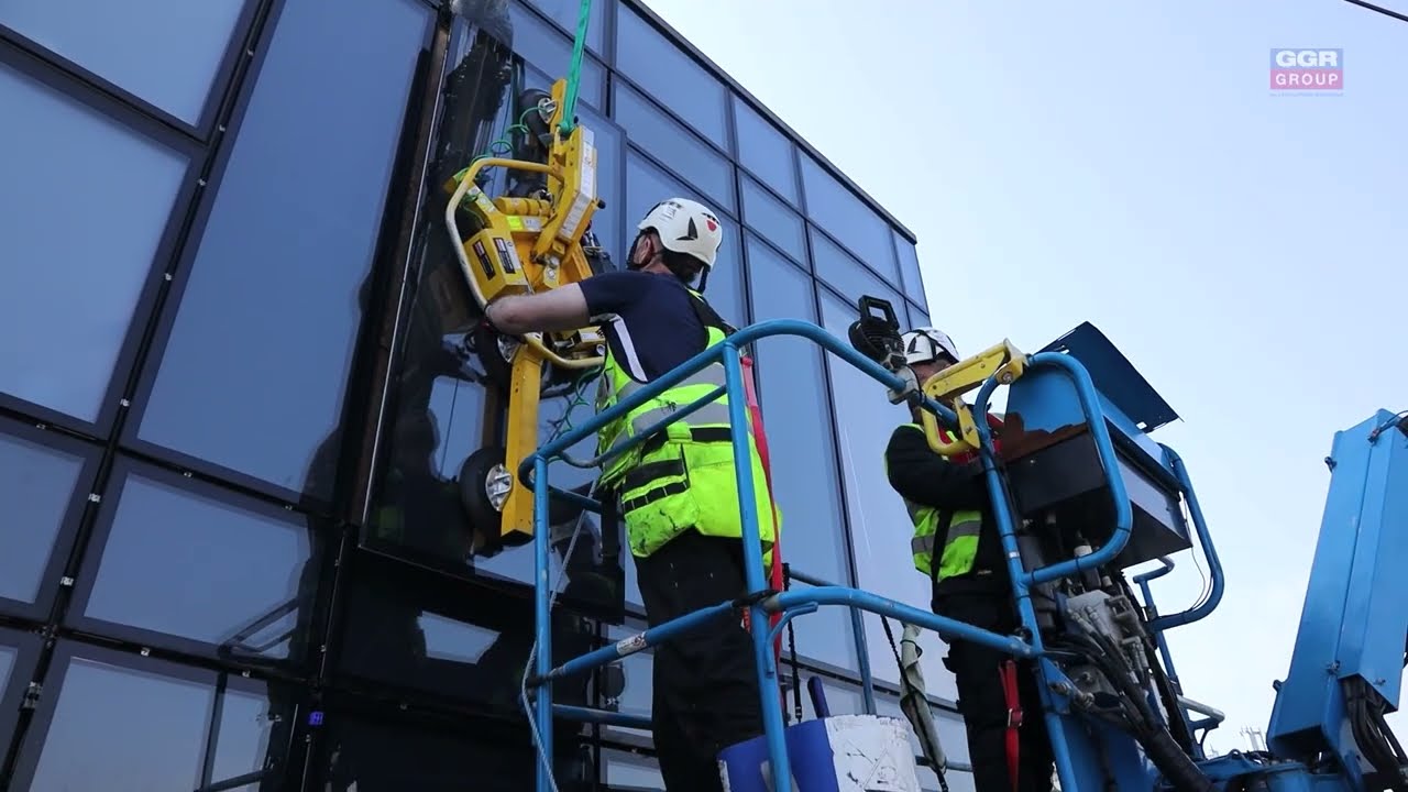 A Dynamic Glazing Duo at Work | TMC 525 Articulated Crawler Crane & MRT4 Glass Vacuum Lifter
