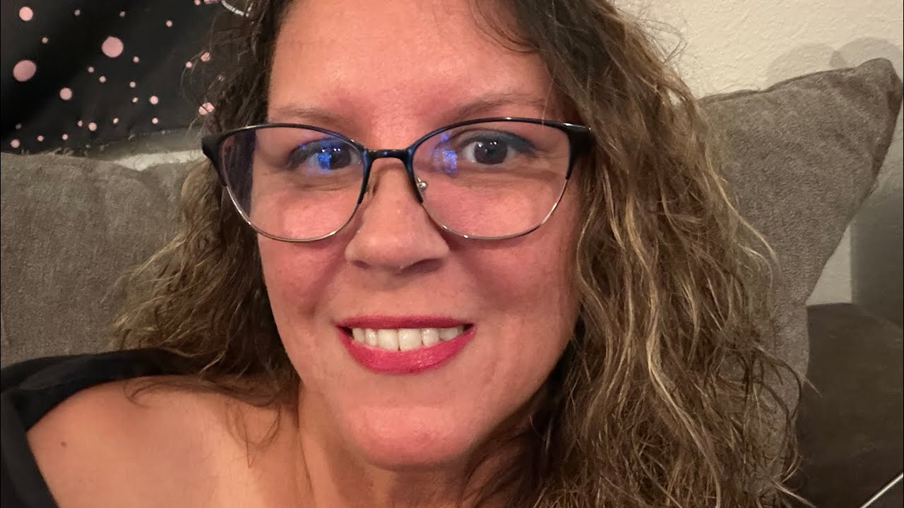 Twin flame quick read ex in background 