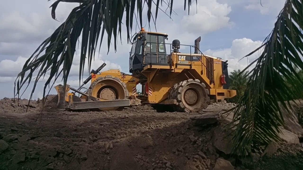 Cara kerja Compactor Soil CAT 825K