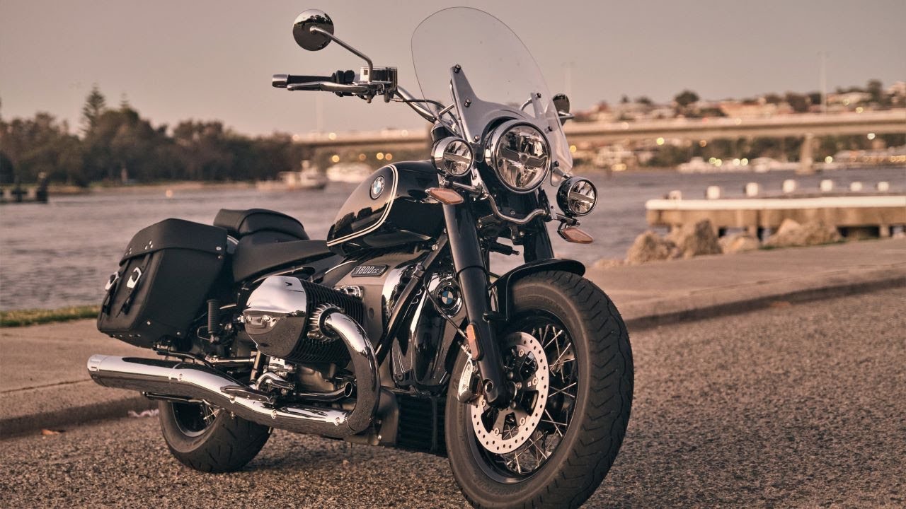 BMW R18 Classic - $35,000 German Cruiser for the Distinguished Gentleman!?