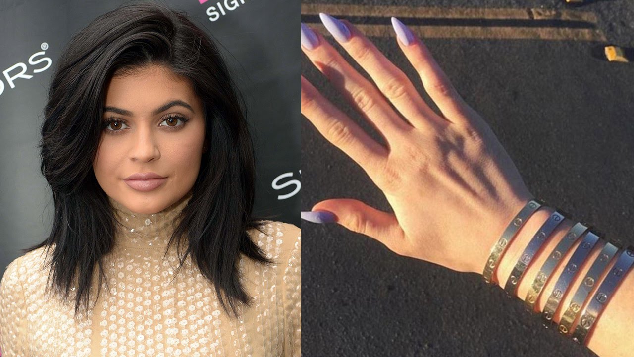Kylie Jenner Tour of EPIC Accessory Closet & Most Googled Accessory Ever?!
