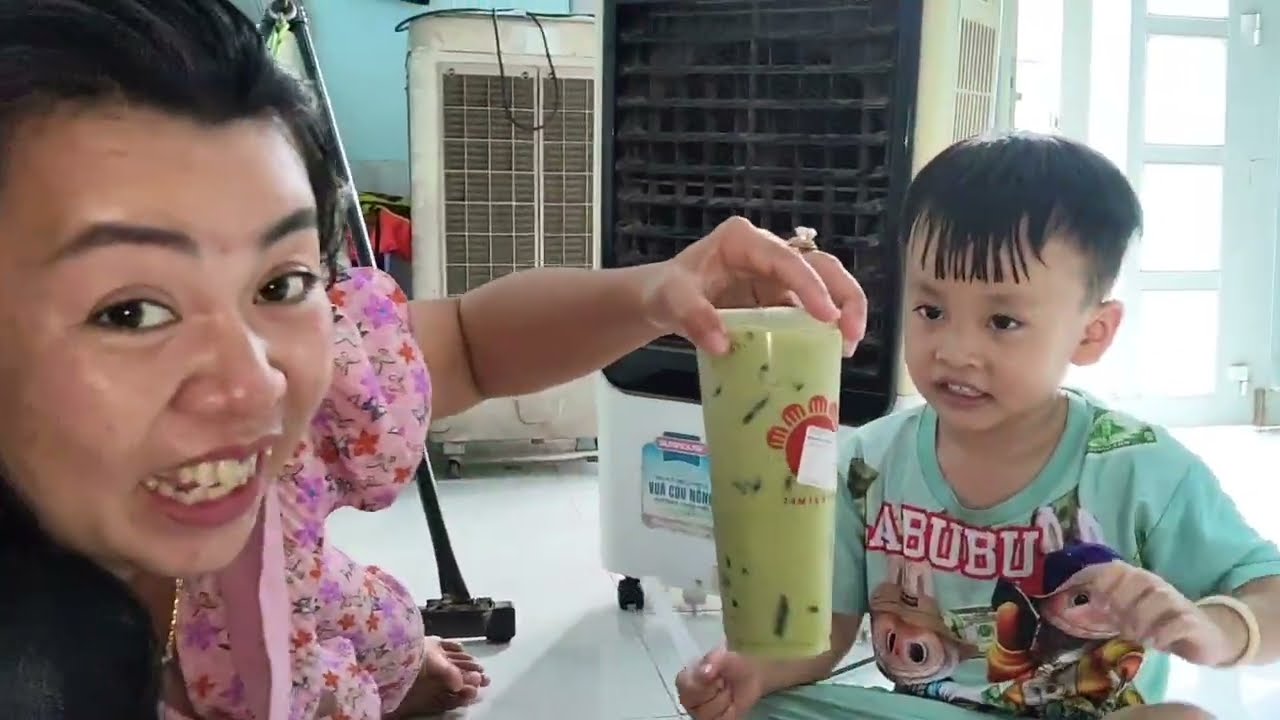 Chuột Được Cha Kêu Lại Cho Tiền Đi Mua Trà Sữa #meconnhachuot #chuotduocchachotien