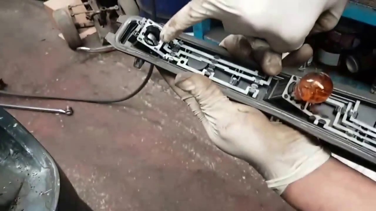 How to change brake light bulb - FORD FIESTA mk 6