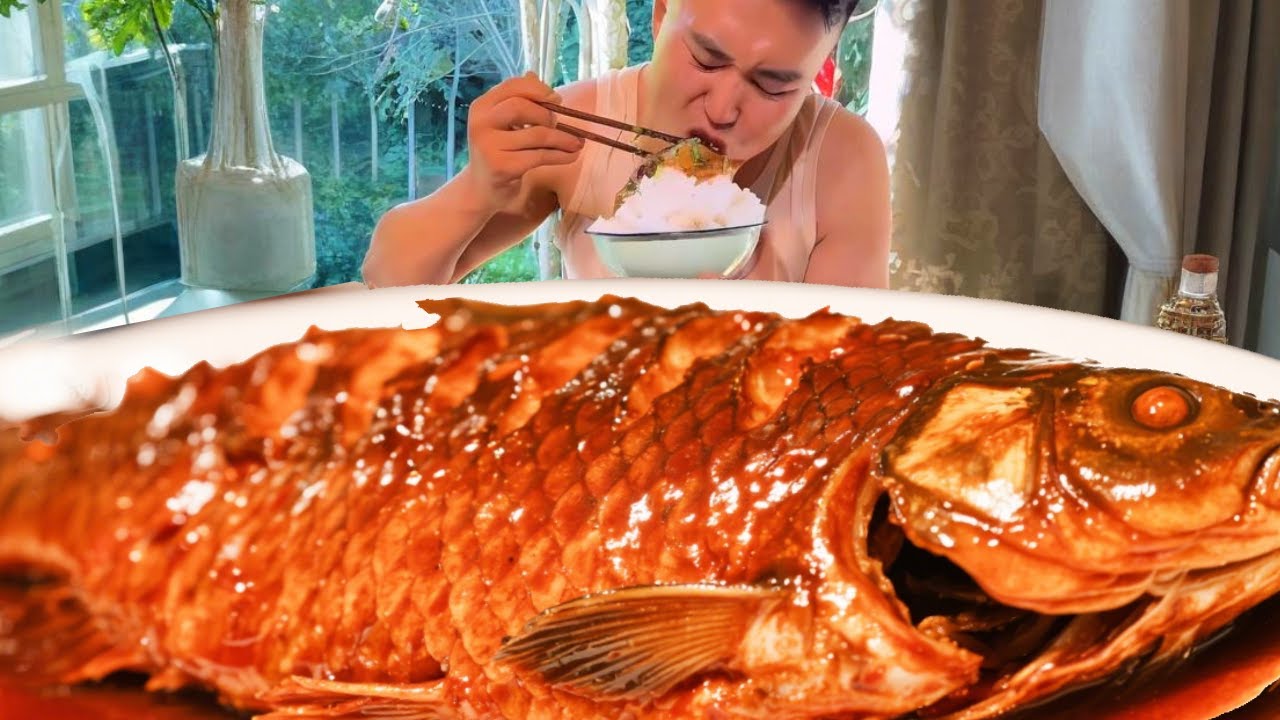 美味红烧鱼的家常做法！鱼块先煎得金黄酥脆，酱汁浓郁好吃到舔盘！【包峰的山村生活】