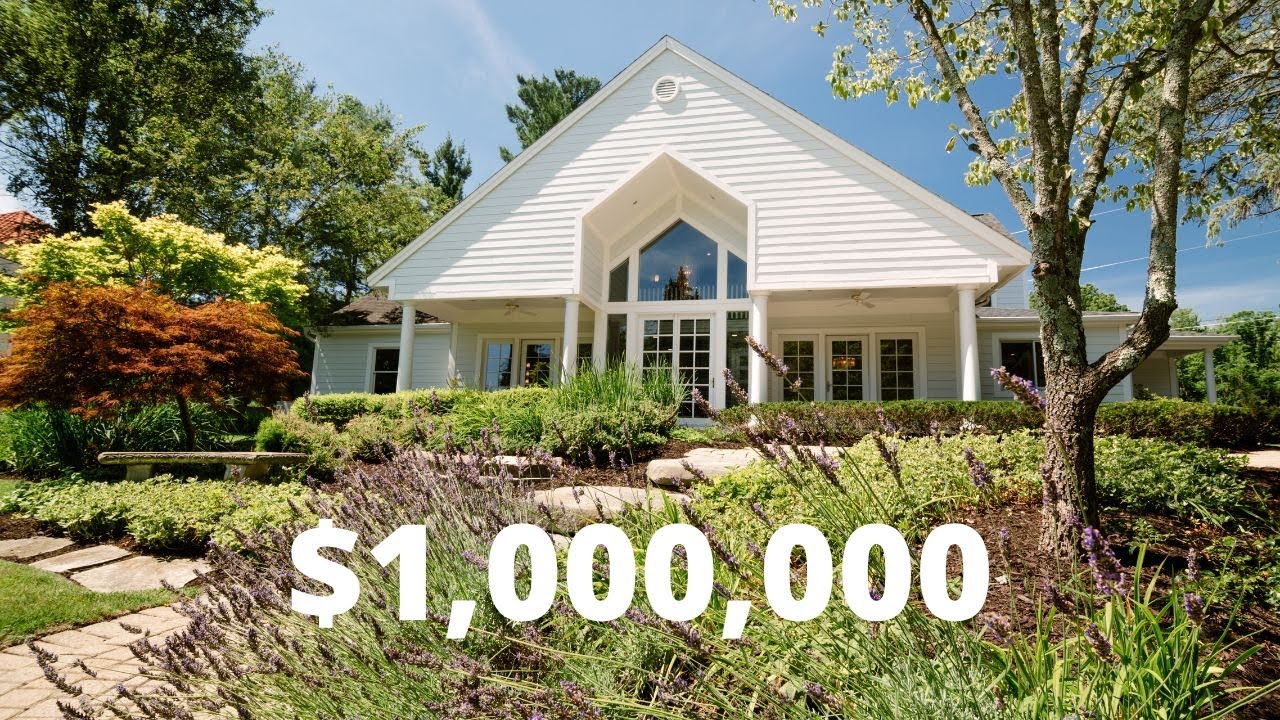 Tour a $1,000,000 luxury home in Northville Michigan
