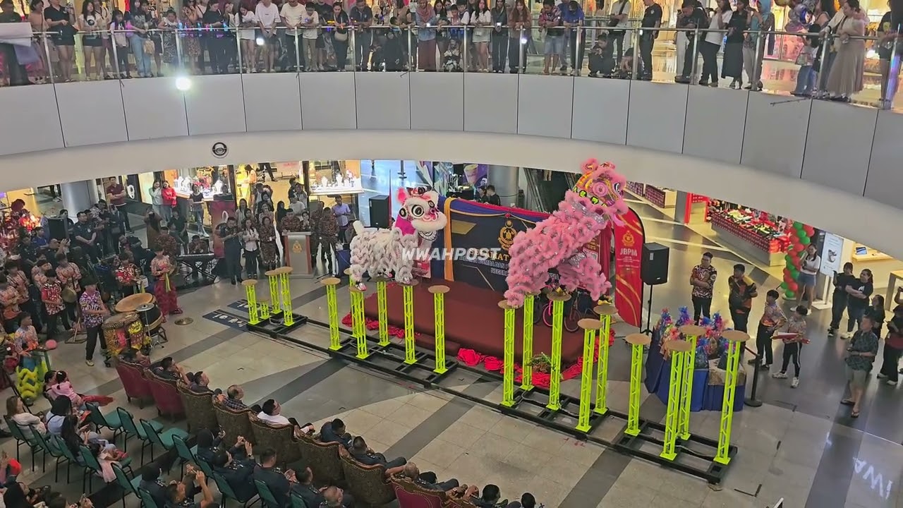lion dance duo high pole performance by Keong Fatt
