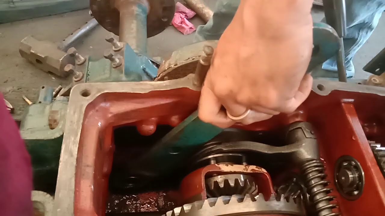 how to remove rear axle KUBOTA L2000/L1500