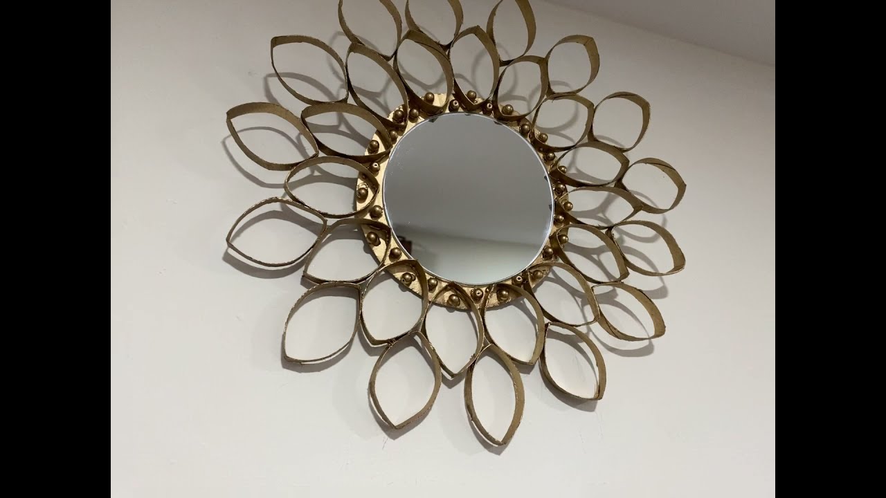Decoración de espejo con rollo de Papel Higiénico.