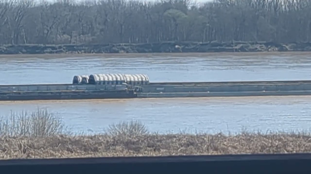 Barge at Hamletsburg, IL Pt. 177