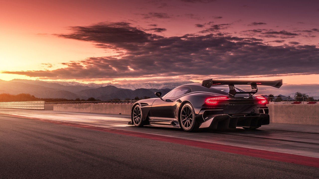 Aston Martin Vulcan Hits 200+ km/h! ( 4K Maximum Settings ) Insane NFS Payback Speed