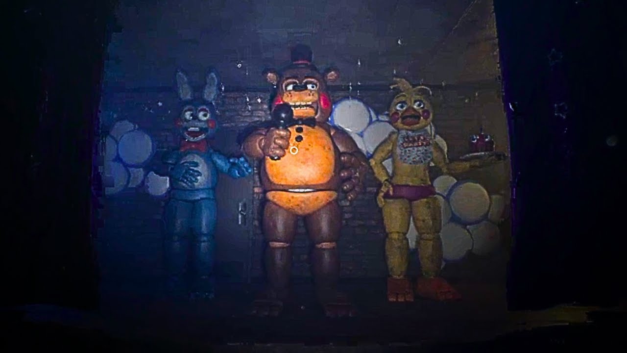TOY FREDDY AVOIDS You In FNAF FREE ROAM...?