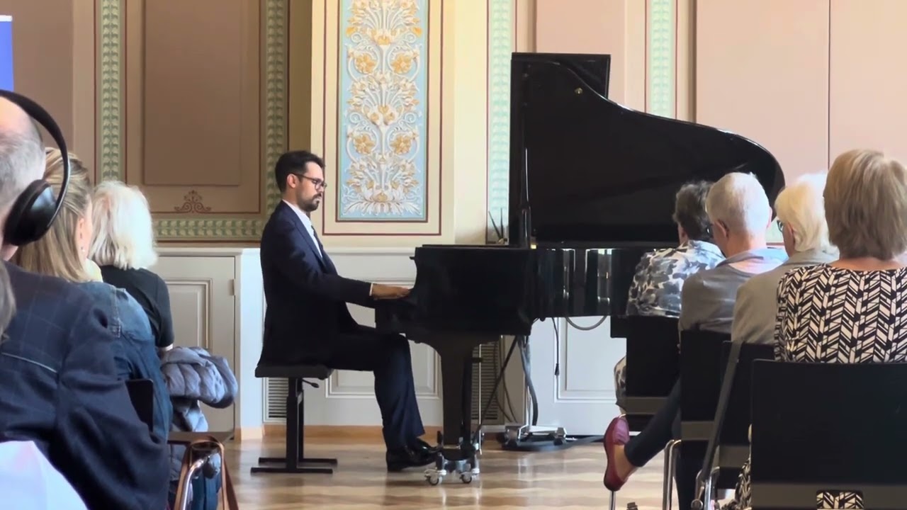 Ivan Basic plays F. Liszt „Les Jeux d'eaux à la Villa d'Este“ S.163/4
