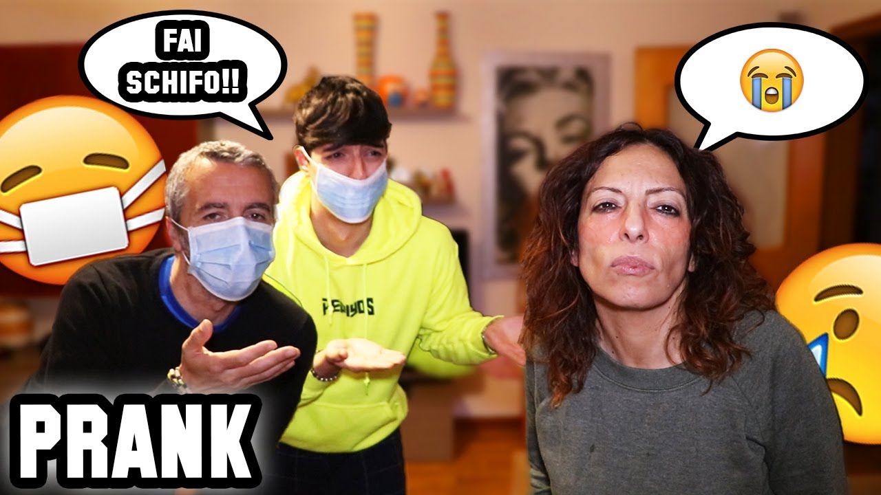 IO E PAPA' INSULTIAMO MAMMA PER 24 ORE IN QUARANTENA! - SCHERZO *HA PIANTO..*