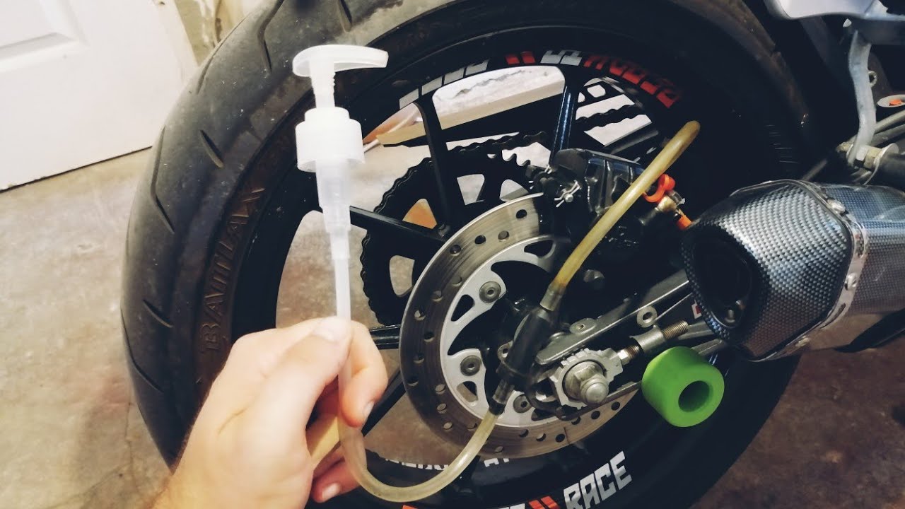 Fék légtelenítése szappanadagolóval? Motorszerelés tippek 2. rész.