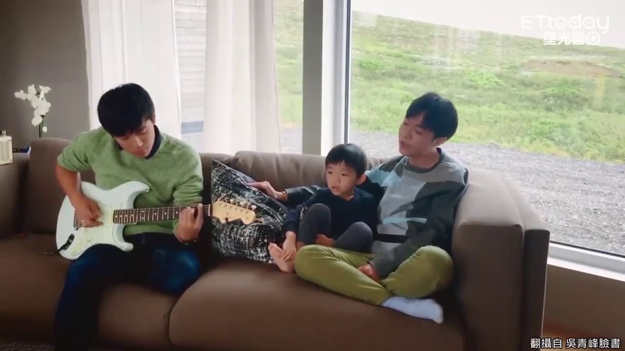 青峰唱完   家凱6歲兒一把抱住　晾爸在一旁傻眼