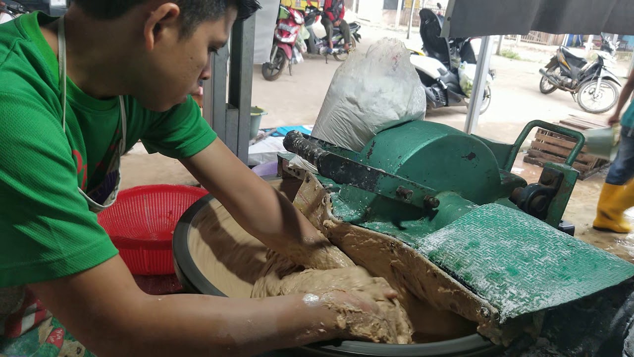 WOOOW...hasil lebih maksimal dengan menggunakan penahan adonan pada tutup wajan