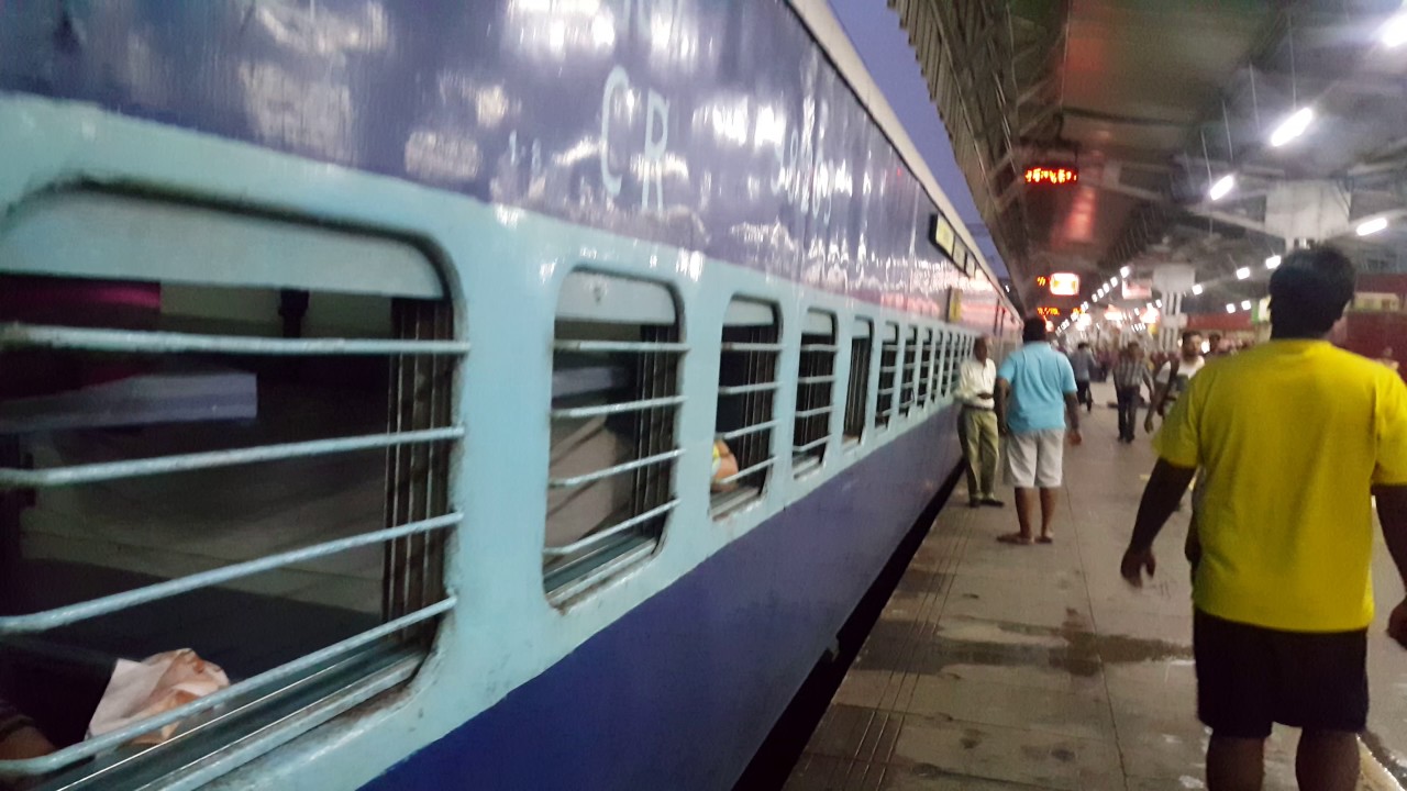 First video of 12138 punjab mail at new delhi & interior view of 3ac &sl
