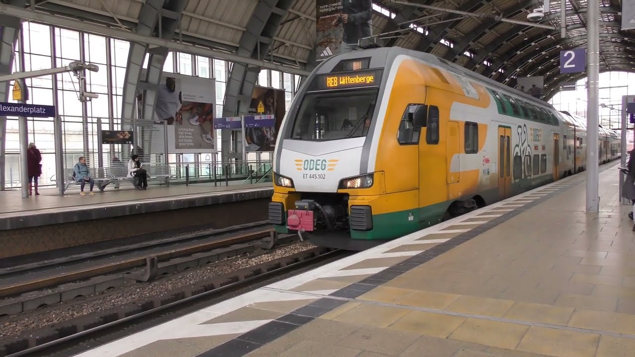 Züge am Alexanderplatz