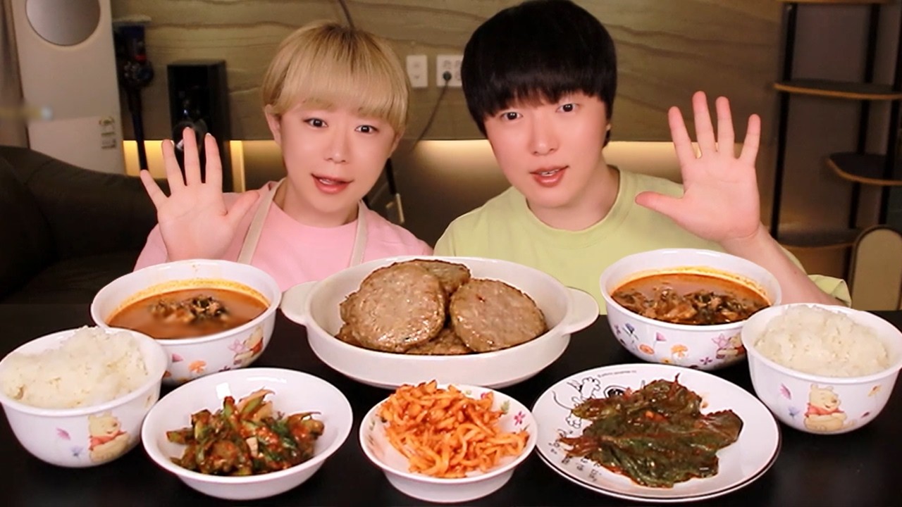 지친 하루를 달래주는 뼈해장국 떡갈비 먹방 💗 고민 다 털어놓고 가세요 🗣️💬