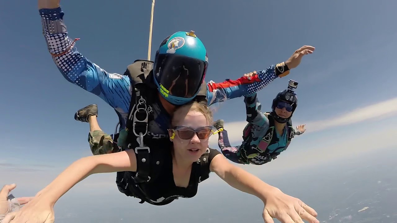 Vicky’s 1st Skydive @ Skydive Sussex