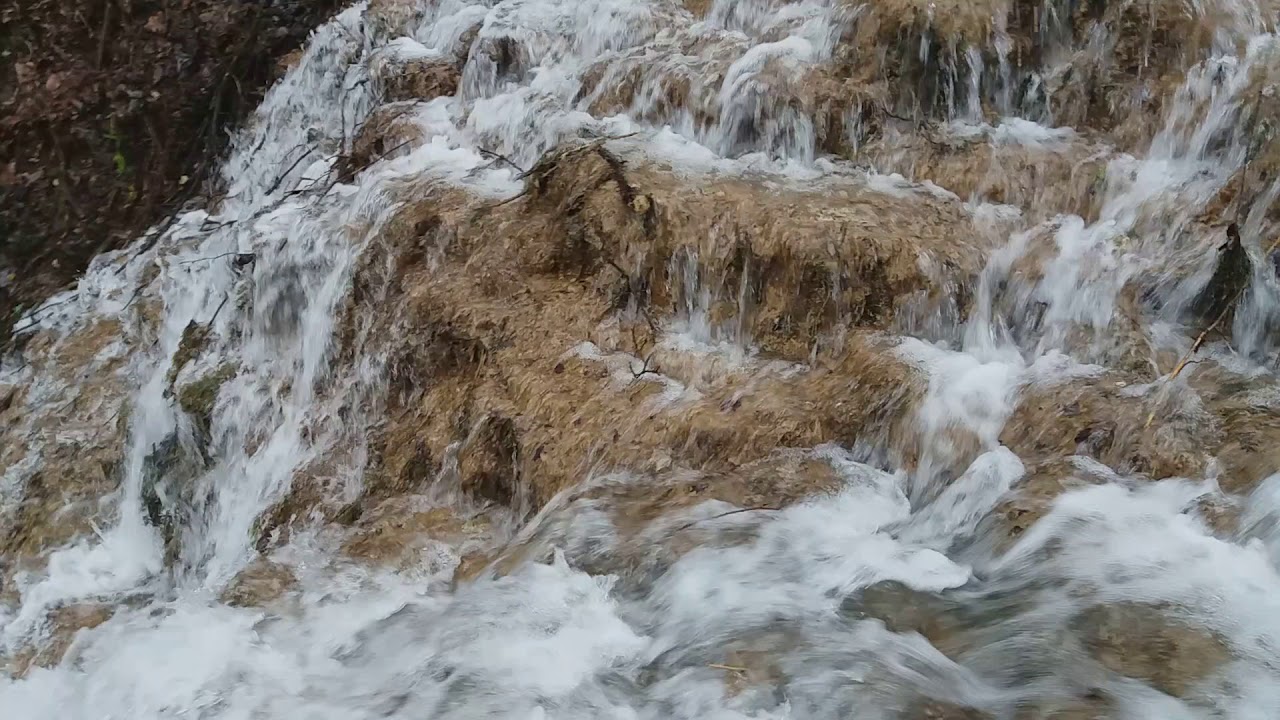 Wasserlauf und Wasserfall bei Streitberg in der Fr&auml;nkischen Schweiz