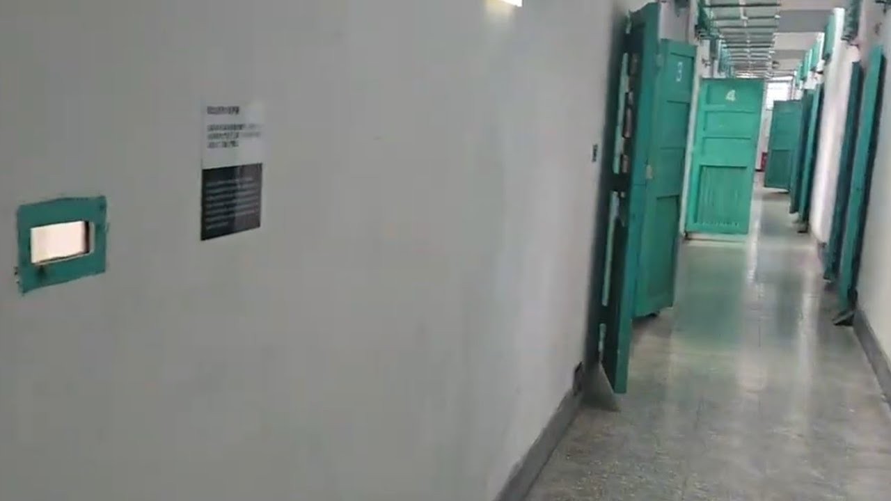 台北市國家人權博物館白色恐怖景美園區拍攝現在來到所謂的舍房區也就是俗稱的押房，走過這些牢房也真的激起我心中的感慨和那段歷史，也只能說自由抗爭真的要流血流淚