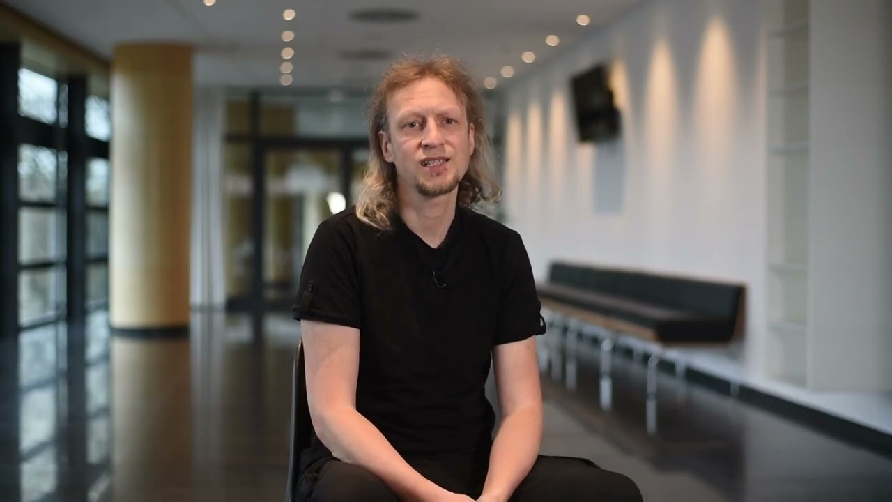 Krzysztof Rodak - tyflopedagog i jego muzyczni uczniowie.