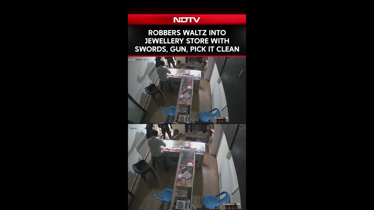 Robbers Waltz Into Jewellery Store With Swords, Gun, Pick It Clean