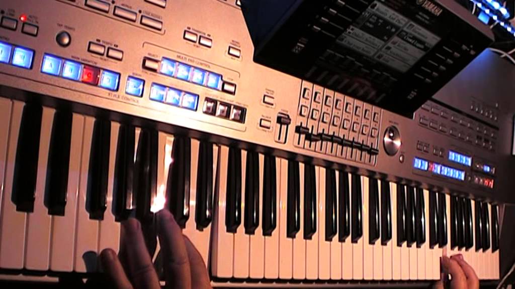 Lars Lilholt   Onkel Christian (played on Tyros 5 with ekstra Voices)