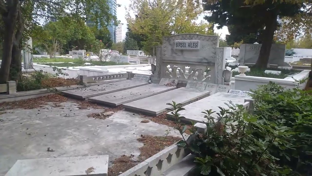 BELGİN DORUK KABRİ ZİNCİRLİKUYU MEZARLIĞI