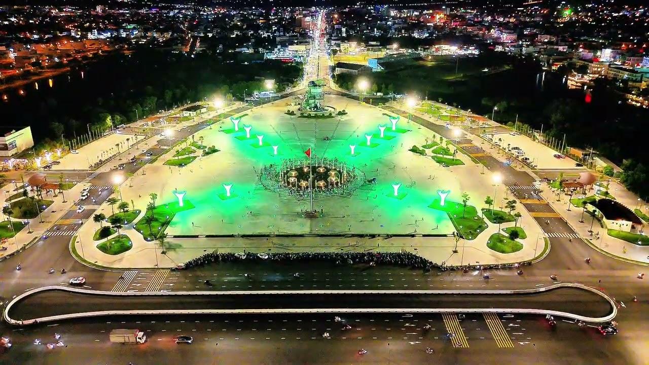 Quãng Trường Phan Ngọc Hiển Cà Mau lên đèn 🎆💡#Binhtaxidien  #Quangtruongphanngochiencamau #Camau