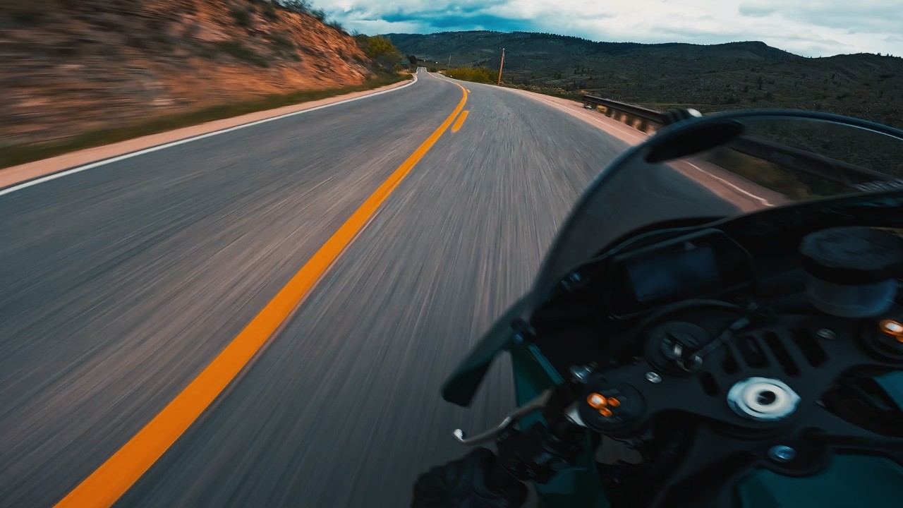 YAMAHA R1 PURE SOUND CANYON RUN