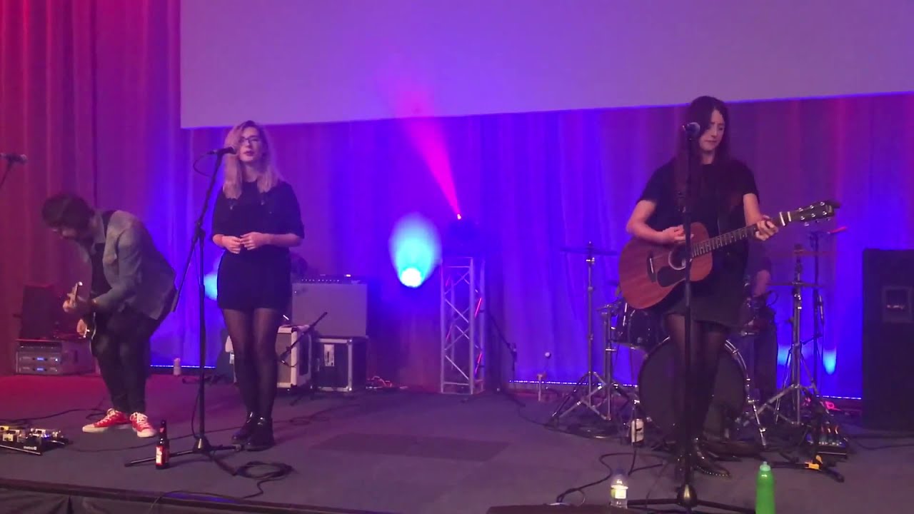 Emma Buckley - Don't Tell Me (Riverside Live Festival)