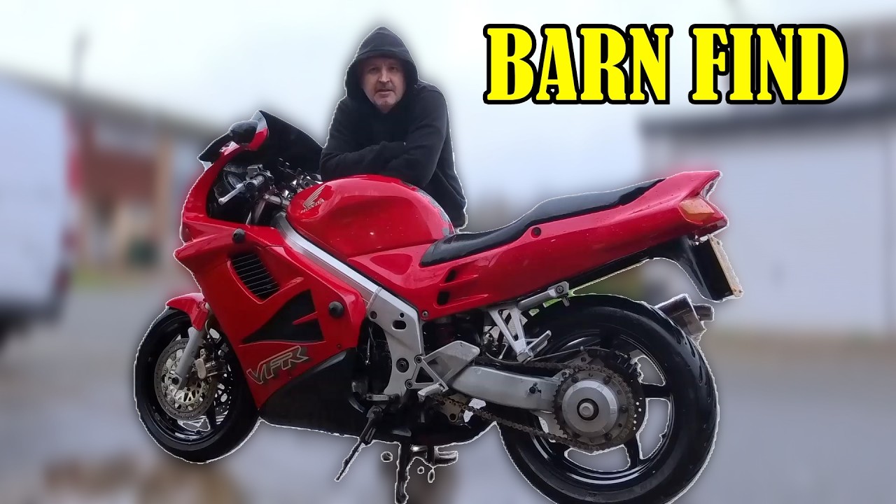 Найденный в сарае мотоцикл Honda VFR750 возвращается к жизни.