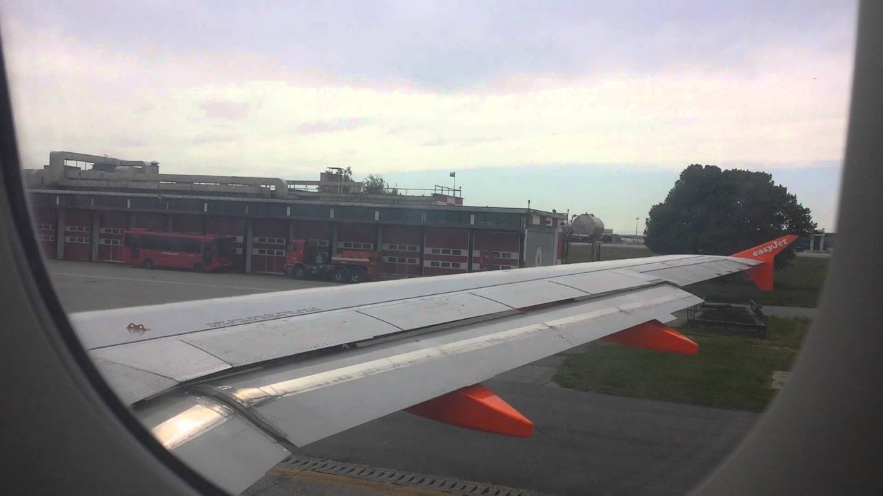 Decollo di Easyjet da Milano Malpensa