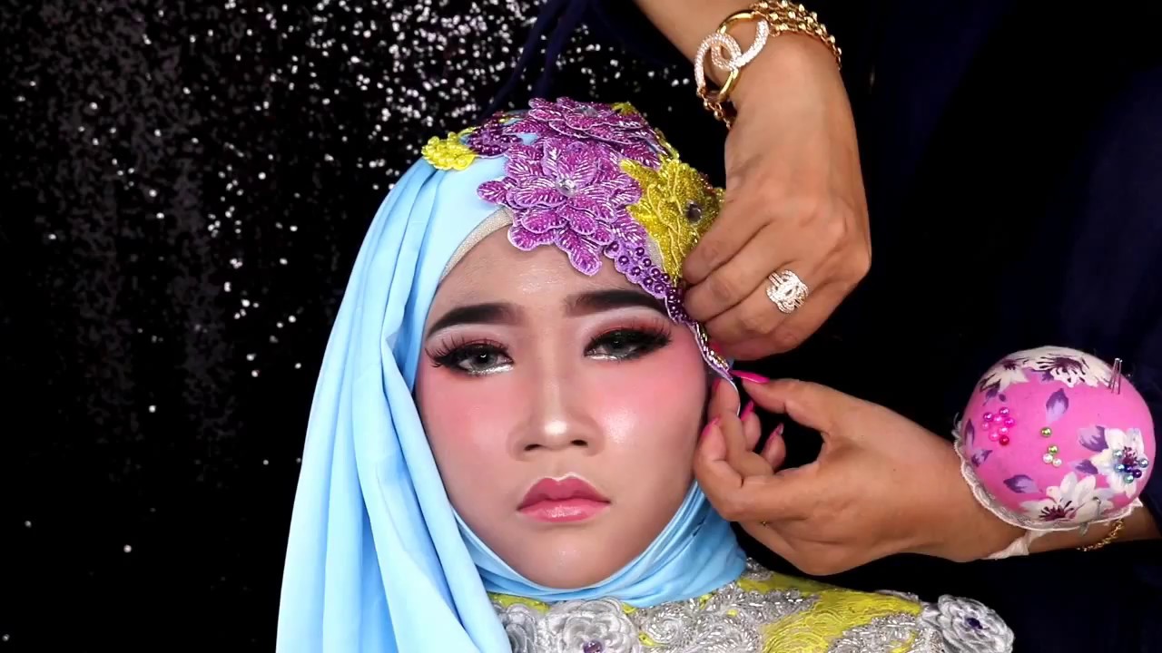 Hijab wisuda simple