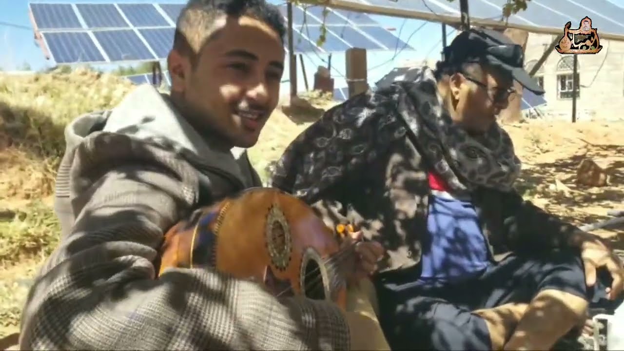 الفنان احمد الحبيشي يغني مع ابنه حسام في مزرعة العنسي في بني حشيش قبل شهرين